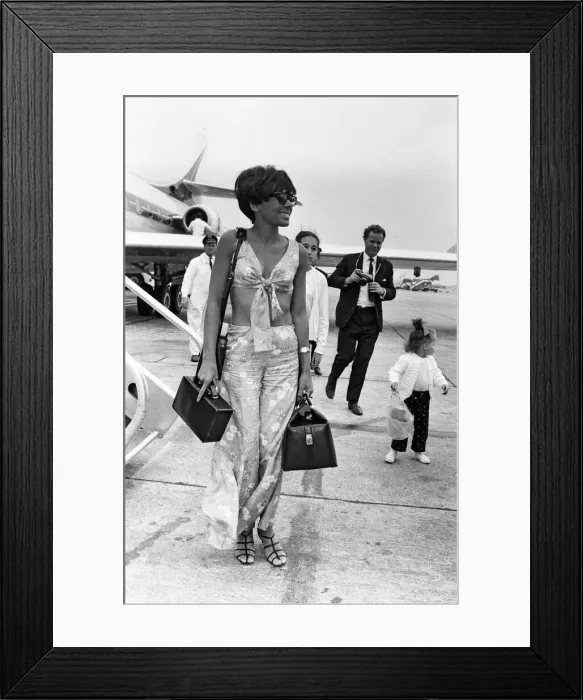 Framed Print : Shirley Bassey arrived at London Airport from Nice with her two children, Sharon