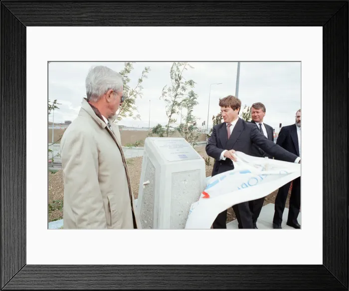 Framed Print : Local Government and Inner Cities Minister Michael Portillo unveils a plaque to mark Framed Print : Local Government and Inner Cities Minister Michael Portillo unveils a plaque to mark