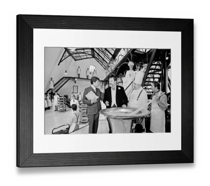 Framed Print : Dick Van Dyke (left) and James Robertson Justice (in black tails Framed Print : Dick Van Dyke (left) and James Robertson Justice (in black tails