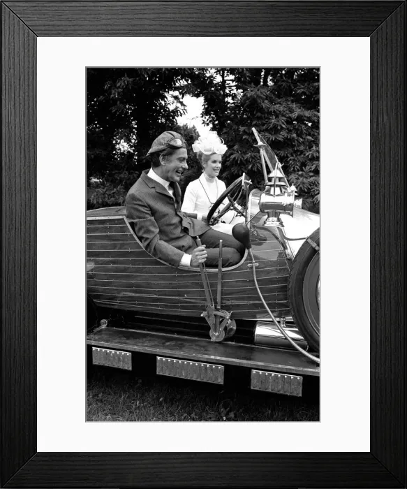 Framed Print : Dick Van Dyke and Sally Ann Howes with Chitty Chitty Bang Bang at Pinewood Studios
