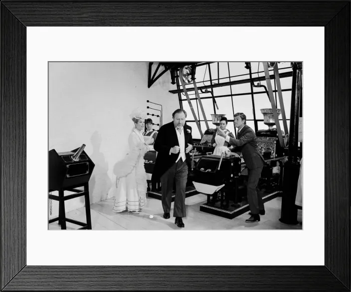 Framed Print : Dick Van Dyke (right), Sally Ann Howes and James Robertson Justice (in black tails