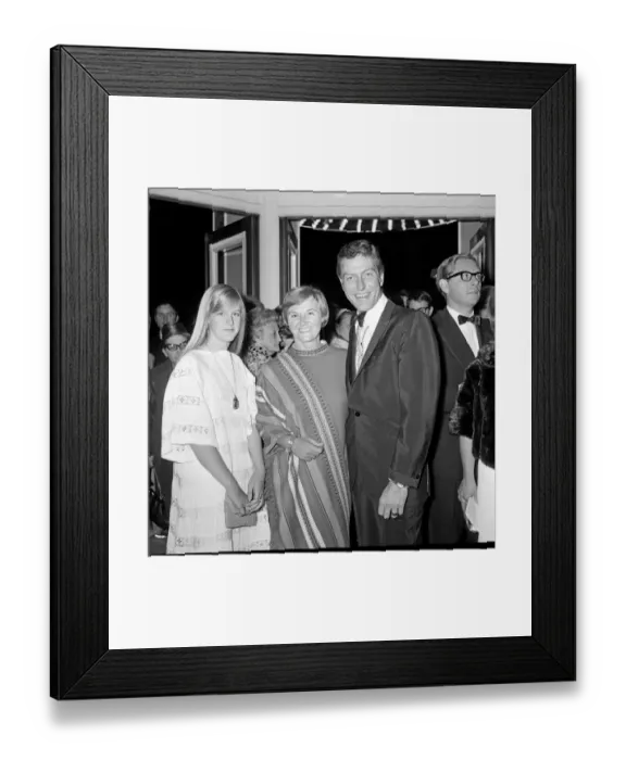 Framed Print : Dick Van Dyke (far right) with his wife Margie at a film premier in London Framed Print : Dick Van Dyke (far right) with his wife Margie at a film premier in London