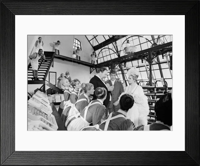 Framed Print : Dick Van Dyke (centre) and James Robertson Justice (left) and Sally Ann Howes (right Framed Print : Dick Van Dyke (centre) and James Robertson Justice (left) and Sally Ann Howes (right