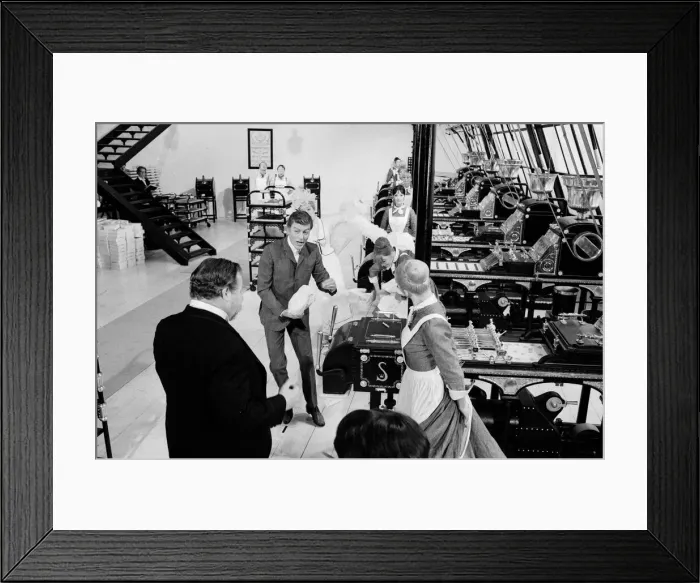 Framed Print : Dick Van Dyke (centre) and James Robertson Justice (right in black tails Framed Print : Dick Van Dyke (centre) and James Robertson Justice (right in black tails