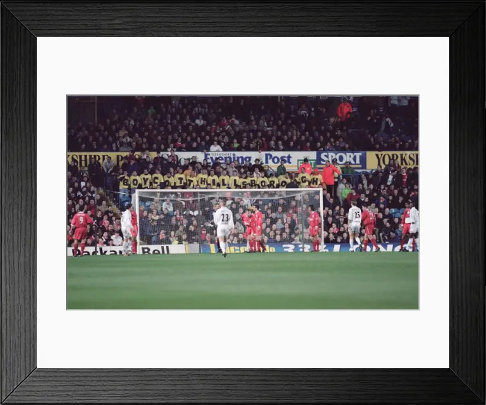 Framed Print : Carling Premirship match at Elland Road. Leeds United 0 v Liverpool 0 Framed Print : Carling Premirship match at Elland Road. Leeds United 0 v Liverpool 0