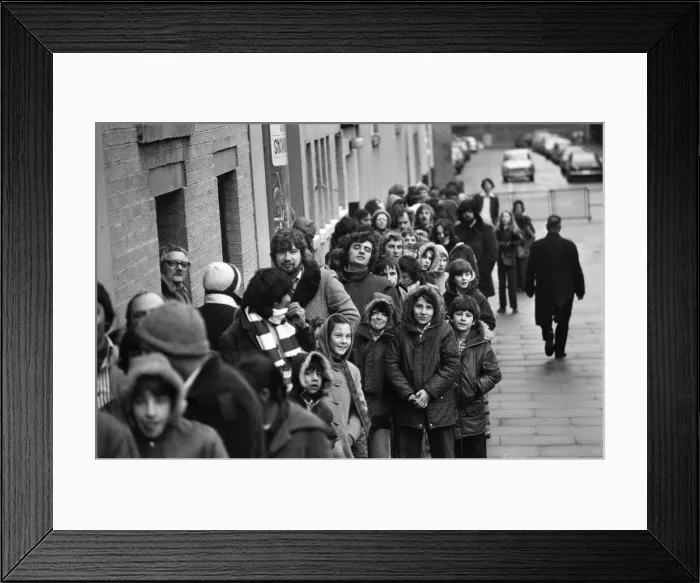 Framed Print : Star Wars fans, queuing outside Cinema, Birmingham, 29th January 1978