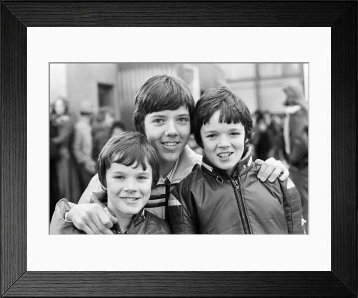 Framed Print : Star Wars fans, queuing outside Cinema, Birmingham, 29th January 1978