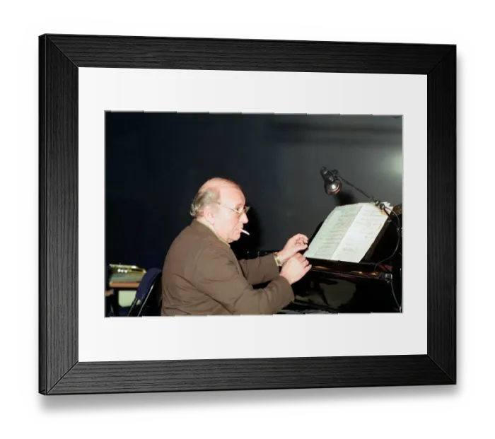 Framed Print : A musician at Ronnie Scott s. Broad Street, Birmingham, West Midlands