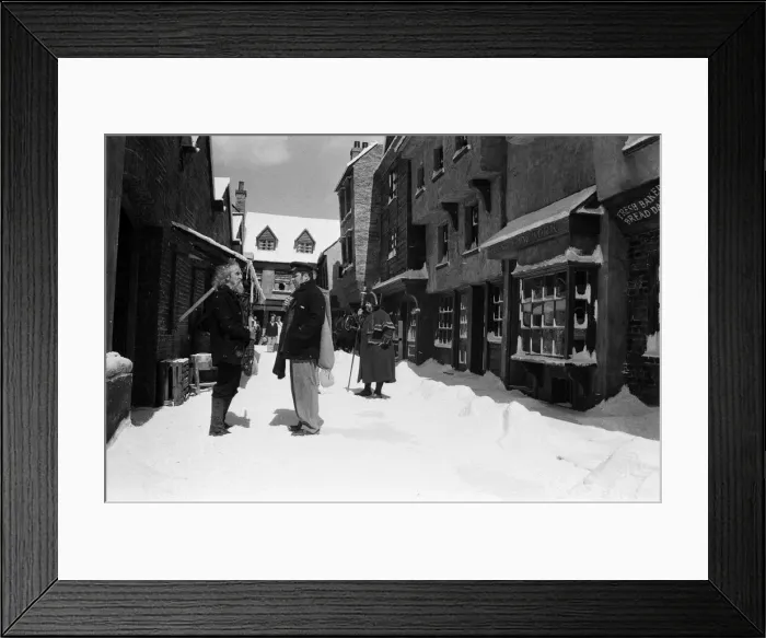 Framed Print : Filming of Oliver! at Shepperton studios. The scene which should have been shot in mid Framed Print : Filming of Oliver! at Shepperton studios. The scene which should have been shot in mid