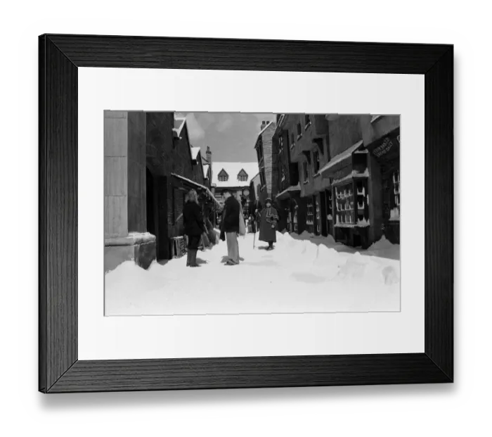 Framed Print : Filming of Oliver! at Shepperton studios. The scene which should have been shot in mid Framed Print : Filming of Oliver! at Shepperton studios. The scene which should have been shot in mid