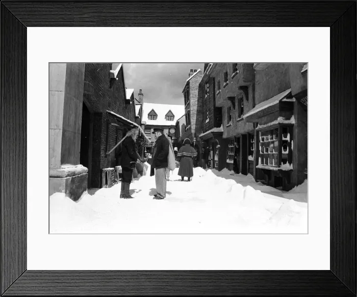 Framed Print : Filming of Oliver! at Shepperton studios. The scene which should have been shot in mid