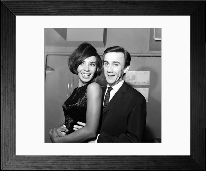Framed Print : Shirley Bassey and husband Kenneth Hume. 13th September 1965 Framed Print : Shirley Bassey and husband Kenneth Hume. 13th September 1965