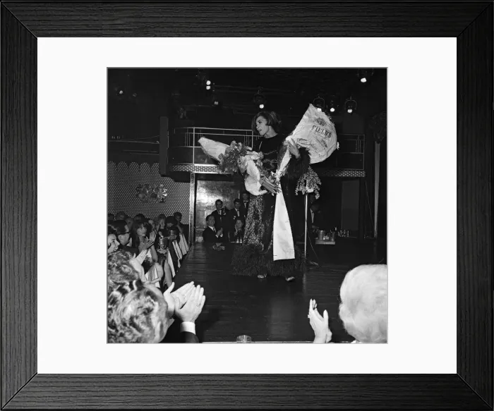 Framed Print : Shirley Bassey receives bouquets of flowers on stage. 13th September 1965 Framed Print : Shirley Bassey receives bouquets of flowers on stage. 13th September 1965