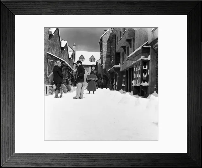 Framed Print : Filming of Oliver! at Shepperton studios. The scene which should have been shot in mid Framed Print : Filming of Oliver! at Shepperton studios. The scene which should have been shot in mid