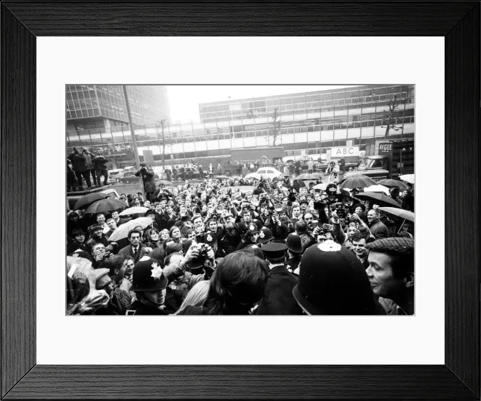 Framed Print : Civil Wedding of Paul McCartney & Linda Eastman at Marylebone Register Office London