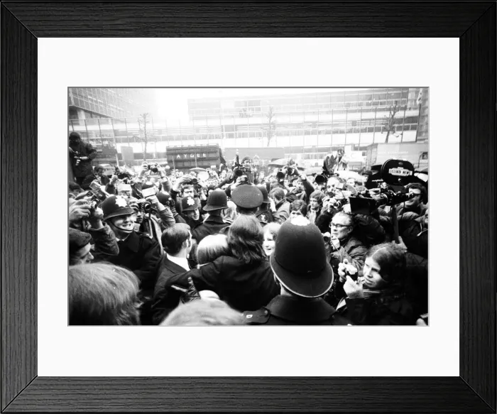 Framed Print : Civil Wedding of Paul McCartney & Linda Eastman at Marylebone Register Office London Framed Print : Civil Wedding of Paul McCartney & Linda Eastman at Marylebone Register Office London