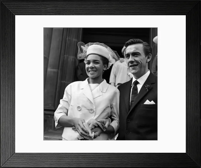 Framed Print : Shirley Bassey, 24, marries film director Kenneth Hume, 35, at Paddington Register Office Framed Print : Shirley Bassey, 24, marries film director Kenneth Hume, 35, at Paddington Register Office