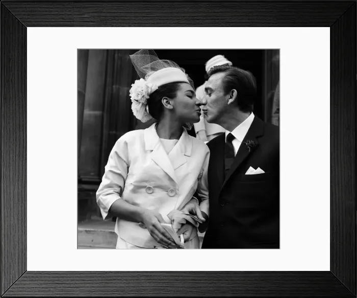 Framed Print : Shirley Bassey, 24, marries film director Kenneth Hume, 35, at Paddington Register Office Framed Print : Shirley Bassey, 24, marries film director Kenneth Hume, 35, at Paddington Register Office