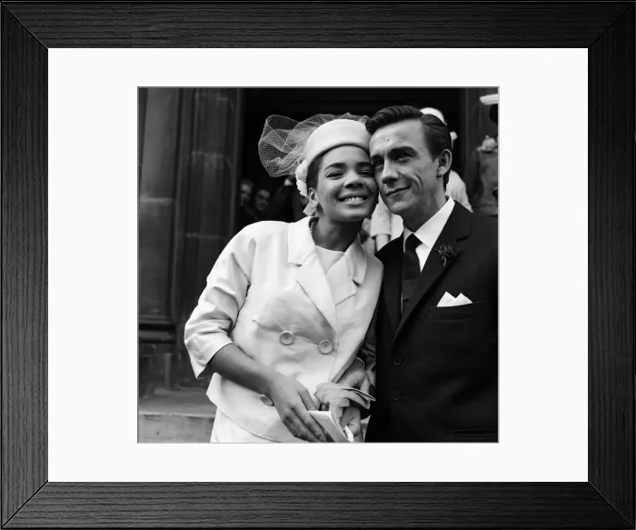 Framed Print : Shirley Bassey, 24, marries film director Kenneth Hume, 35, at Paddington Register Office Framed Print : Shirley Bassey, 24, marries film director Kenneth Hume, 35, at Paddington Register Office