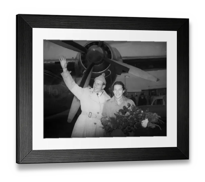Framed Print : Emil and Dana Zatopek at London Airport, 12th October 1955 Framed Print : Emil and Dana Zatopek at London Airport, 12th October 1955