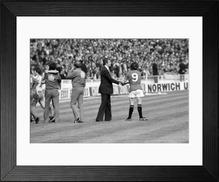 Framed Print : Southampton 1-0 Manchester United. FA Cup Final. Wembley Stadium Framed Print : Southampton 1-0 Manchester United. FA Cup Final. Wembley Stadium