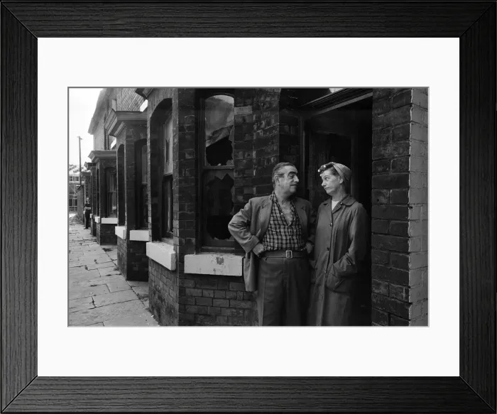 Framed Print : Bernard Youens and Jean Alexander who play Stan Ogden and wife Hilda in Granada TV Framed Print : Bernard Youens and Jean Alexander who play Stan Ogden and wife Hilda in Granada TV