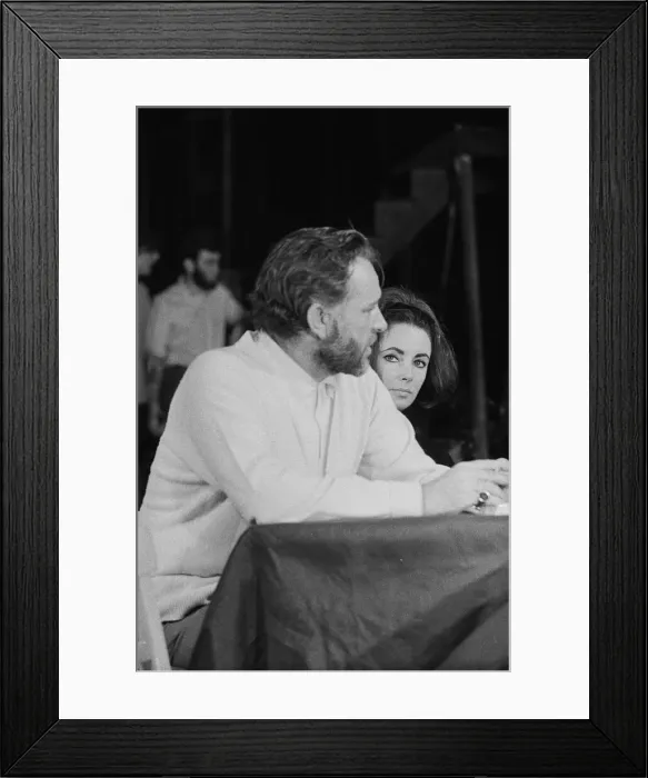 Framed Print : Richard Burton and Elizabeth Taylor speaking at The Oxford University Dramatic Society