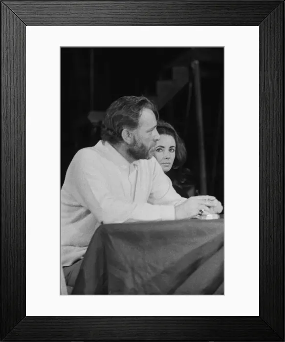 Framed Print : Richard Burton and Elizabeth Taylor speaking at The Oxford University Dramatic Society Framed Print : Richard Burton and Elizabeth Taylor speaking at The Oxford University Dramatic Society