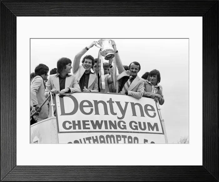 Framed Print : Open Top Parade in Southampton after FA Cup Final Win, Southampton 1-0 Manchester United Framed Print : Open Top Parade in Southampton after FA Cup Final Win, Southampton 1-0 Manchester United