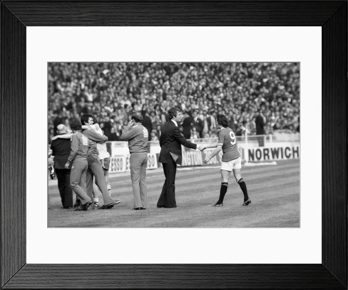 Framed Print : Southampton 1-0 Manchester United. FA Cup Final. Wembley Stadium Framed Print : Southampton 1-0 Manchester United. FA Cup Final. Wembley Stadium