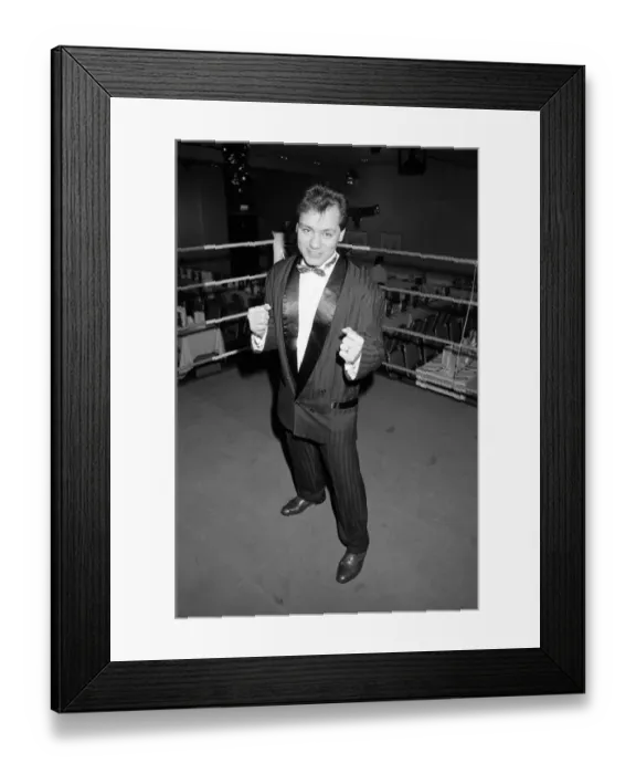 Framed Print : A benefit evening for Kostas Petrou at The Albany saw him shaping up to Paddy Lynch
