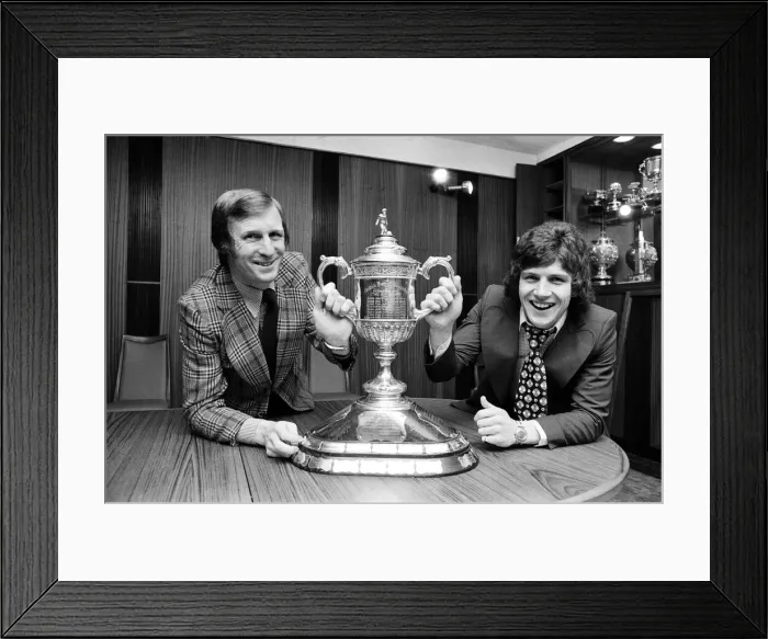 Framed Print : Celtic skipper Billy McNeill (left) and Celtic new signing Ronnie Glavin (right) Framed Print : Celtic skipper Billy McNeill (left) and Celtic new signing Ronnie Glavin (right)
