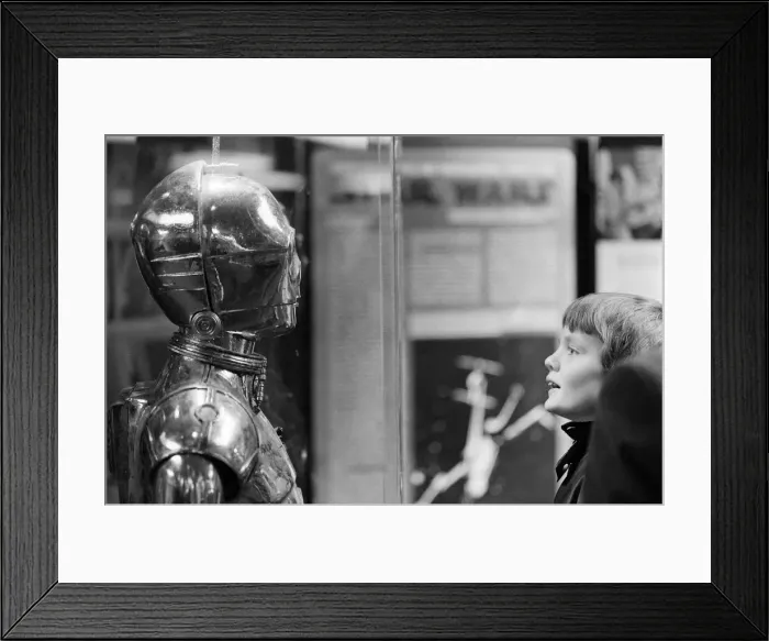 Framed Print : Star Wars Exhibition on display at the Science Museum, London, 30th December 1977 Framed Print : Star Wars Exhibition on display at the Science Museum, London, 30th December 1977