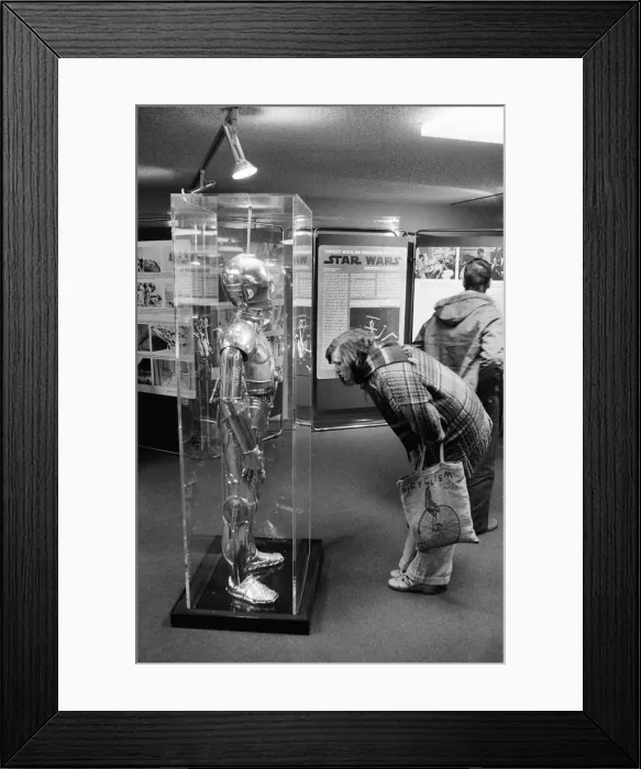 Framed Print : Star Wars Exhibition on display at the Science Museum, London, 30th December 1977 Framed Print : Star Wars Exhibition on display at the Science Museum, London, 30th December 1977