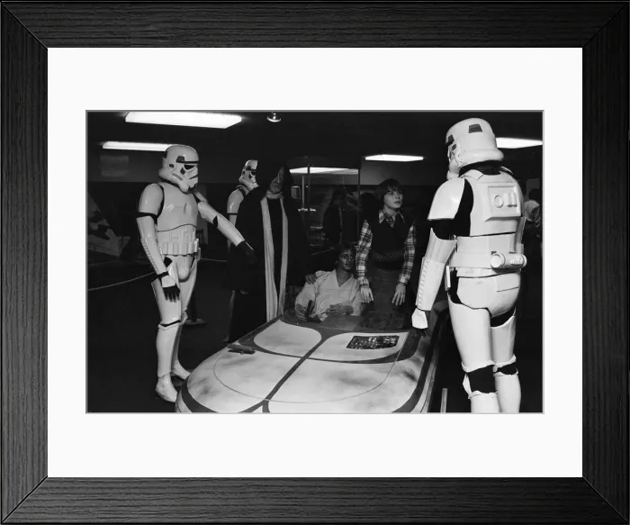 Framed Print : Star Wars Exhibition on display at the Science Museum, London, 19th December 1977 Framed Print : Star Wars Exhibition on display at the Science Museum, London, 19th December 1977
