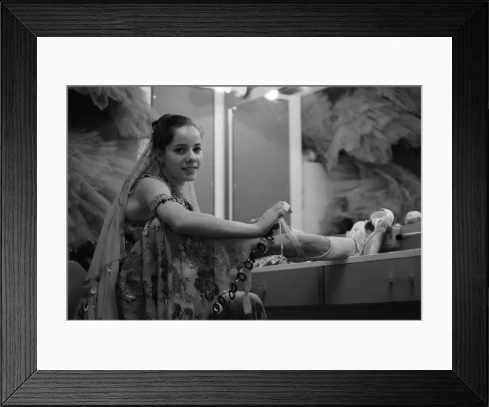 Framed Print : Darcey Bussell, aged 20 years old, prepares for her leading role in La Bayadere Framed Print : Darcey Bussell, aged 20 years old, prepares for her leading role in La Bayadere