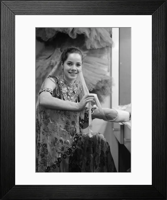 Framed Print : Darcey Bussell, aged 20 years old, prepares for her leading role in La Bayadere Framed Print : Darcey Bussell, aged 20 years old, prepares for her leading role in La Bayadere