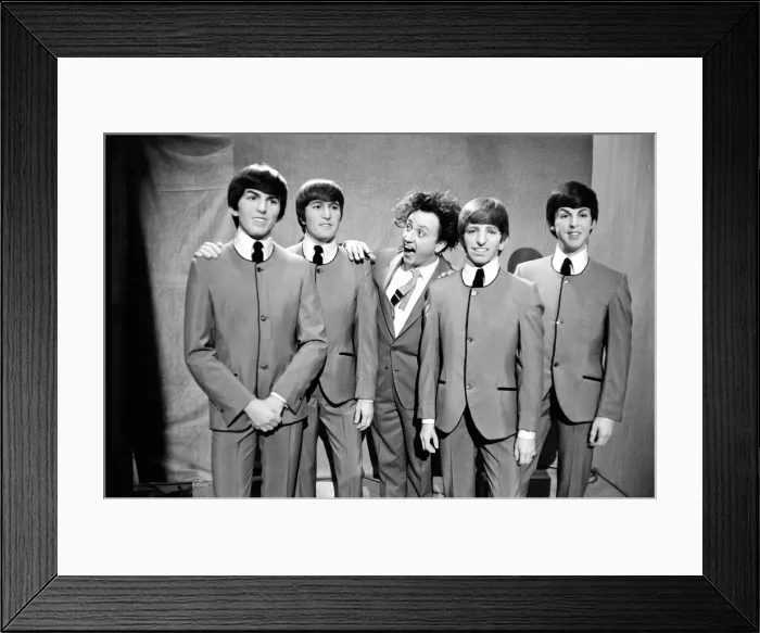 Framed Print : Ken Dodd (centre) posing with Madame Tussauds figures of The Beatles Framed Print : Ken Dodd (centre) posing with Madame Tussauds figures of The Beatles