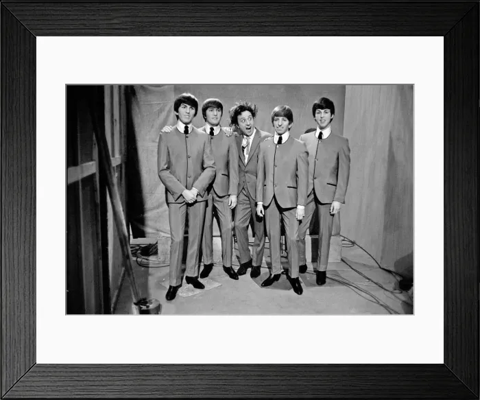 Framed Print : Ken Dodd (centre) posing with Madame Tussauds figures of The Beatles Framed Print : Ken Dodd (centre) posing with Madame Tussauds figures of The Beatles