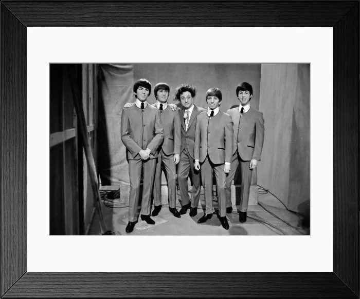 Framed Print : Ken Dodd (centre) posing with Madame Tussauds figures of The Beatles Framed Print : Ken Dodd (centre) posing with Madame Tussauds figures of The Beatles