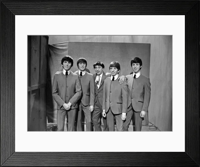 Framed Print : Ken Dodd (centre) posing with Madame Tussauds figures of The Beatles Framed Print : Ken Dodd (centre) posing with Madame Tussauds figures of The Beatles