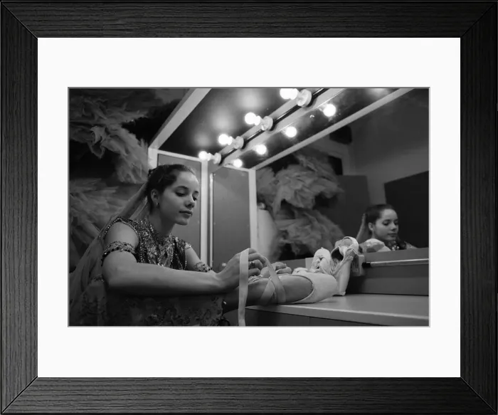 Framed Print : Darcey Bussell, aged 20 years old, prepares for her leading role in La Bayadere Framed Print : Darcey Bussell, aged 20 years old, prepares for her leading role in La Bayadere
