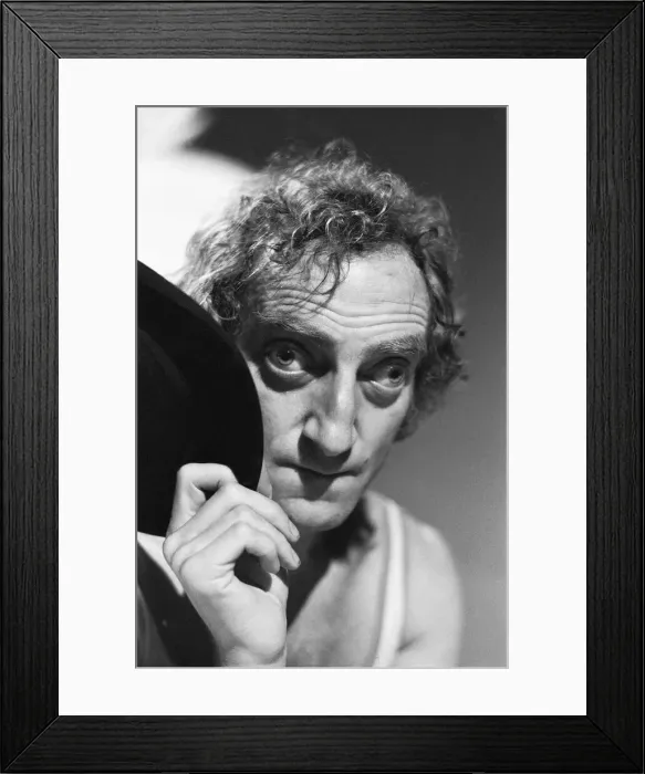 Framed Print : Comedian Marty Feldman poses for Mirror cameraman Ron Burton after his interview with Framed Print : Comedian Marty Feldman poses for Mirror cameraman Ron Burton after his interview with