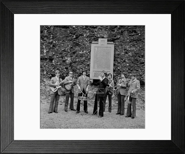 Framed Print : The Amboy Dukes pictured at Reading Abbey Ruins, Berkshire, in 1968 Framed Print : The Amboy Dukes pictured at Reading Abbey Ruins, Berkshire, in 1968