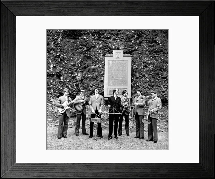 Framed Print : The Amboy Dukes pictured at Reading Abbey Ruins, Berkshire, in 1968 Framed Print : The Amboy Dukes pictured at Reading Abbey Ruins, Berkshire, in 1968