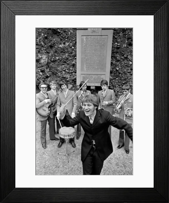 Framed Print : The Amboy Dukes pictured at Reading Abbey Ruins, Berkshire, in 1968 Framed Print : The Amboy Dukes pictured at Reading Abbey Ruins, Berkshire, in 1968