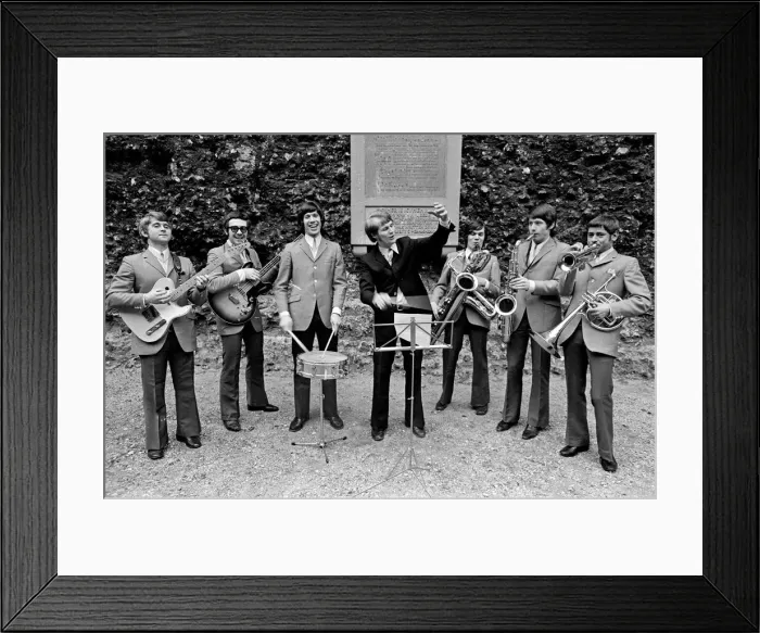 Framed Print : The Amboy Dukes pictured at Reading Abbey Ruins, Berkshire, in 1968 Framed Print : The Amboy Dukes pictured at Reading Abbey Ruins, Berkshire, in 1968