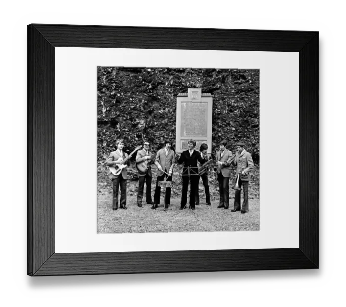 Framed Print : The Amboy Dukes pictured at Reading Abbey Ruins, Berkshire, in 1968 Framed Print : The Amboy Dukes pictured at Reading Abbey Ruins, Berkshire, in 1968