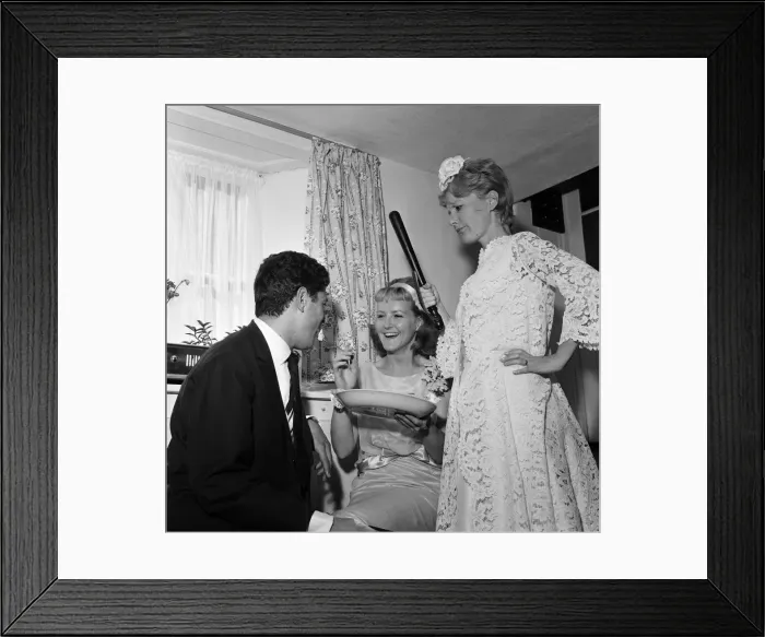 Framed Print : Petula Clark marries Claude Wolff st St Peters Church in Lodsworth, Sussex