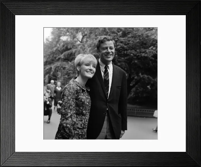 Framed Print : Petula Clark and husband Claude Wolff at Embankment Gardens, Victoria Framed Print : Petula Clark and husband Claude Wolff at Embankment Gardens, Victoria